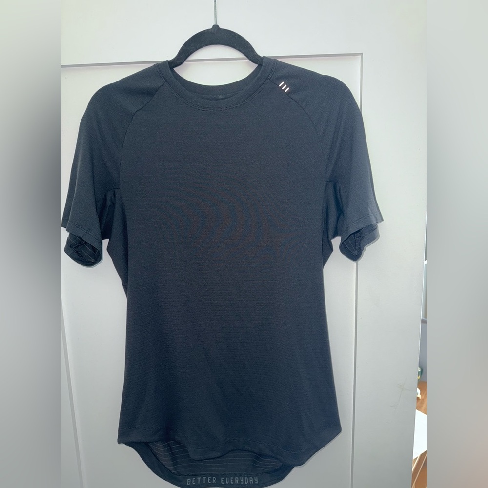 Lululemon Metal Vent Tech Short Sleeve shirt